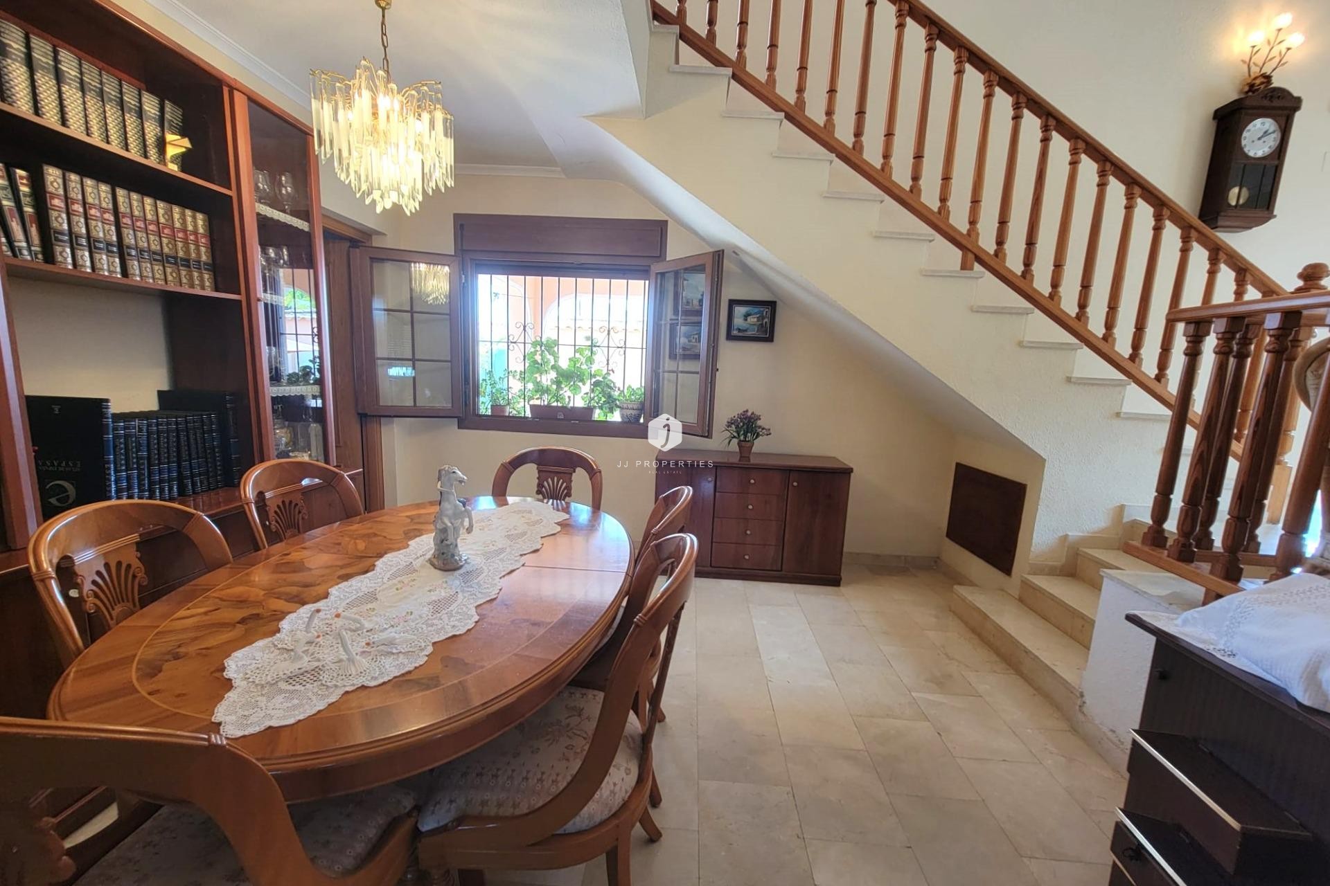 Z drugiej ręki - Villa -
Torrevieja - aguas nuevas