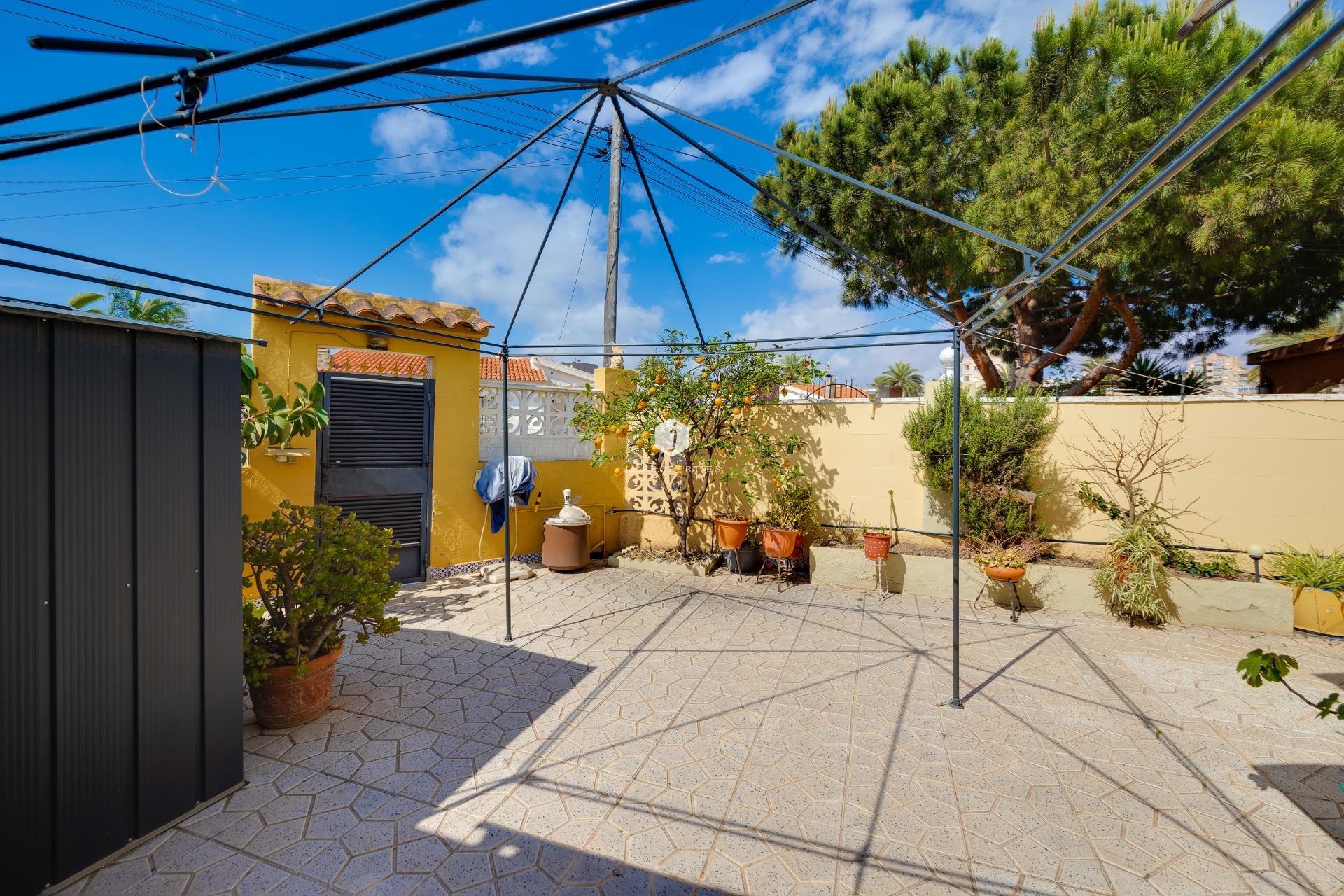 Z drugiej ręki - Villa -
Torrevieja - aguas nuevas