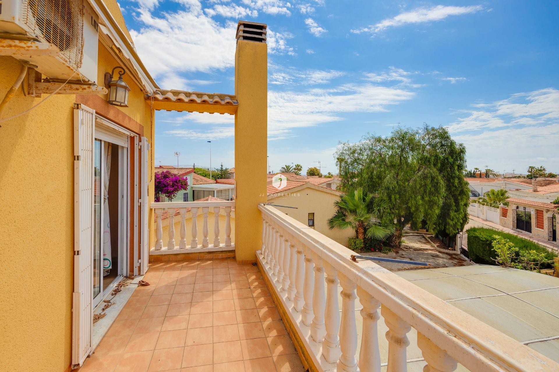 Z drugiej ręki - Villa -
Torrevieja - aguas nuevas