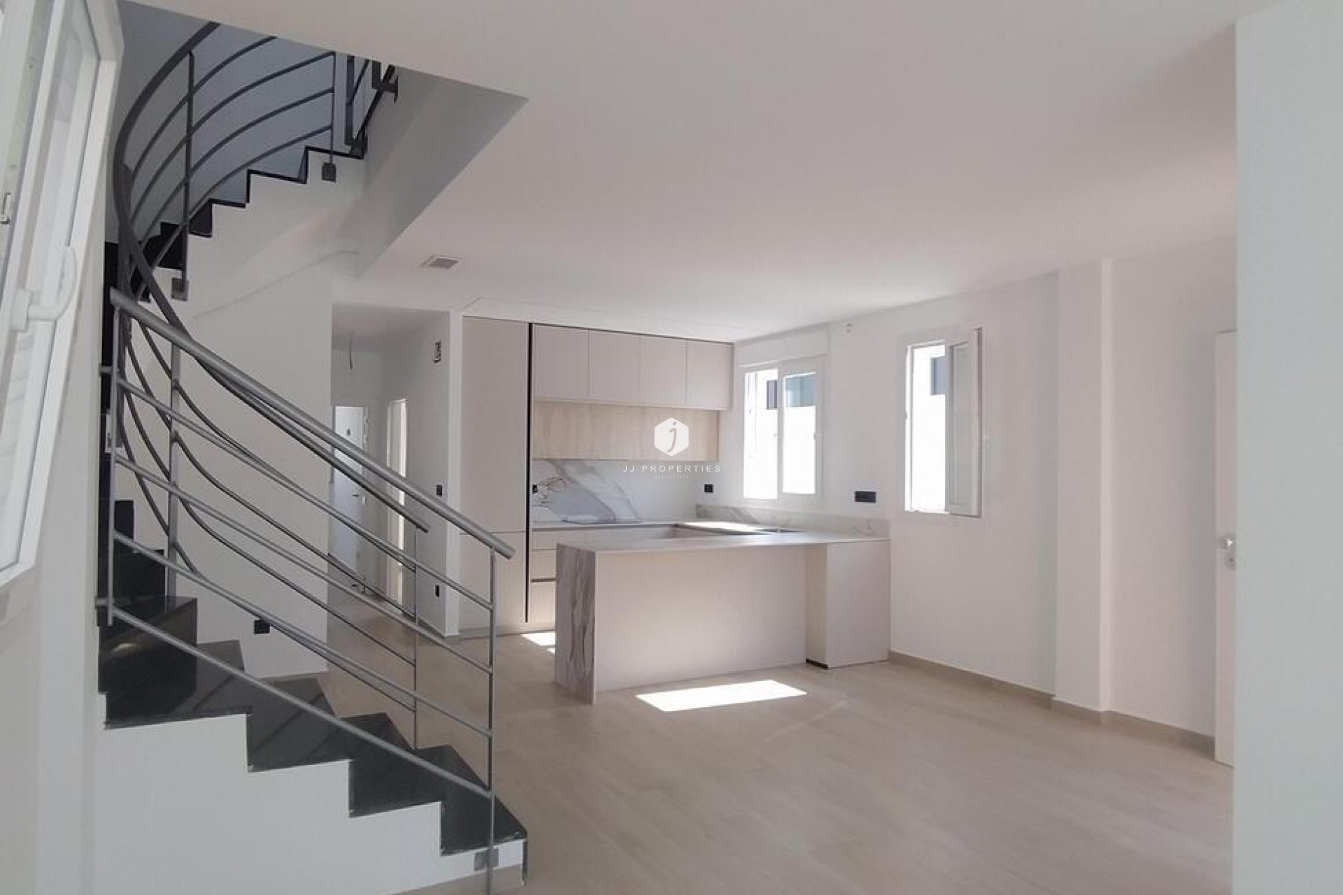 Z drugiej ręki - Villa -
Torrevieja - aguas nuevas