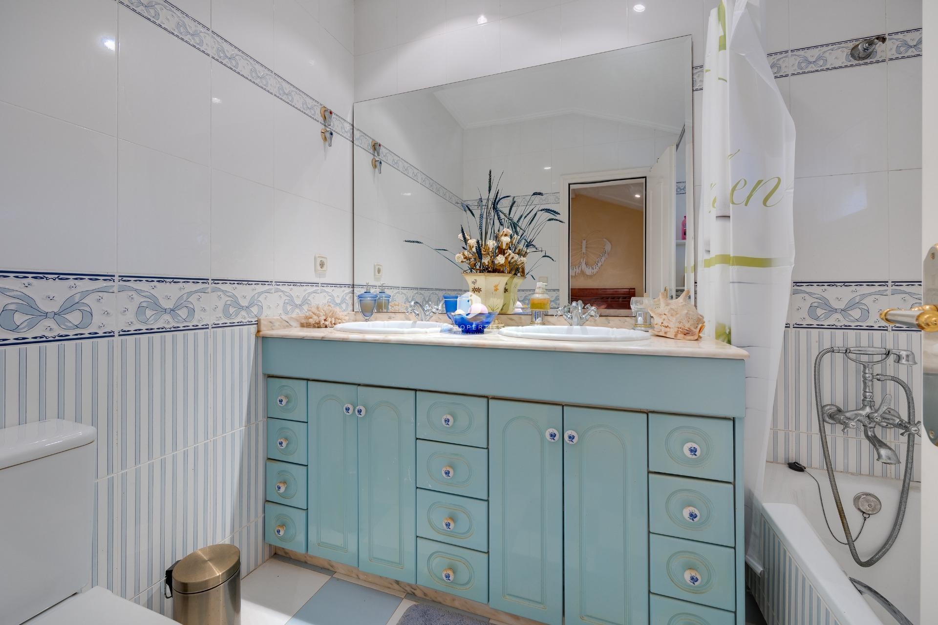 Z drugiej ręki - Villa -
Torrevieja - aguas nuevas