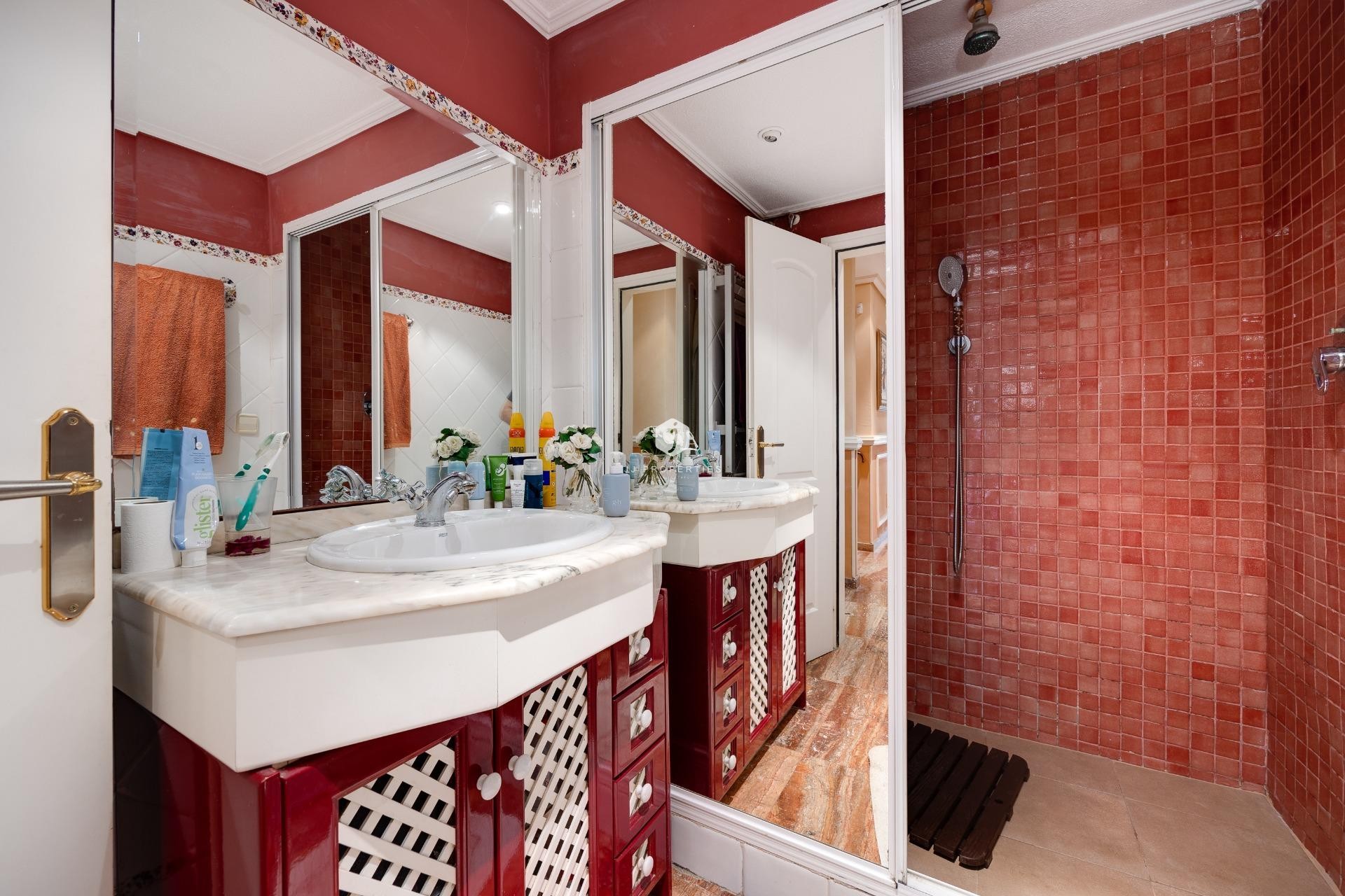 Z drugiej ręki - Villa -
Torrevieja - aguas nuevas