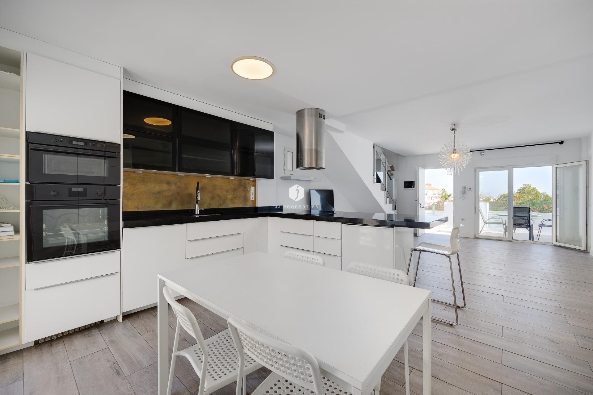 Z drugiej ręki - Villa -
Torrevieja - aguas nuevas