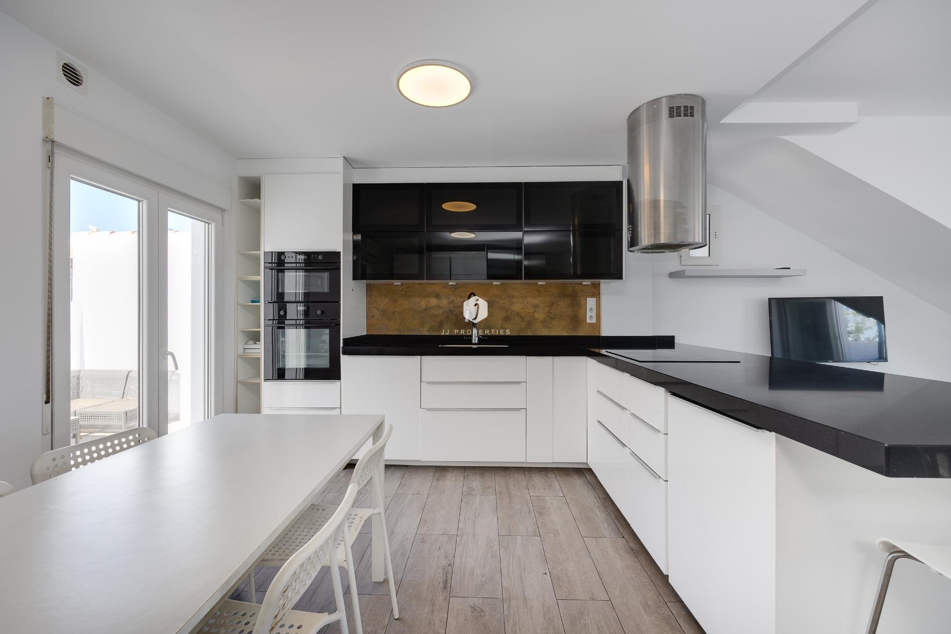 Z drugiej ręki - Villa -
Torrevieja - aguas nuevas