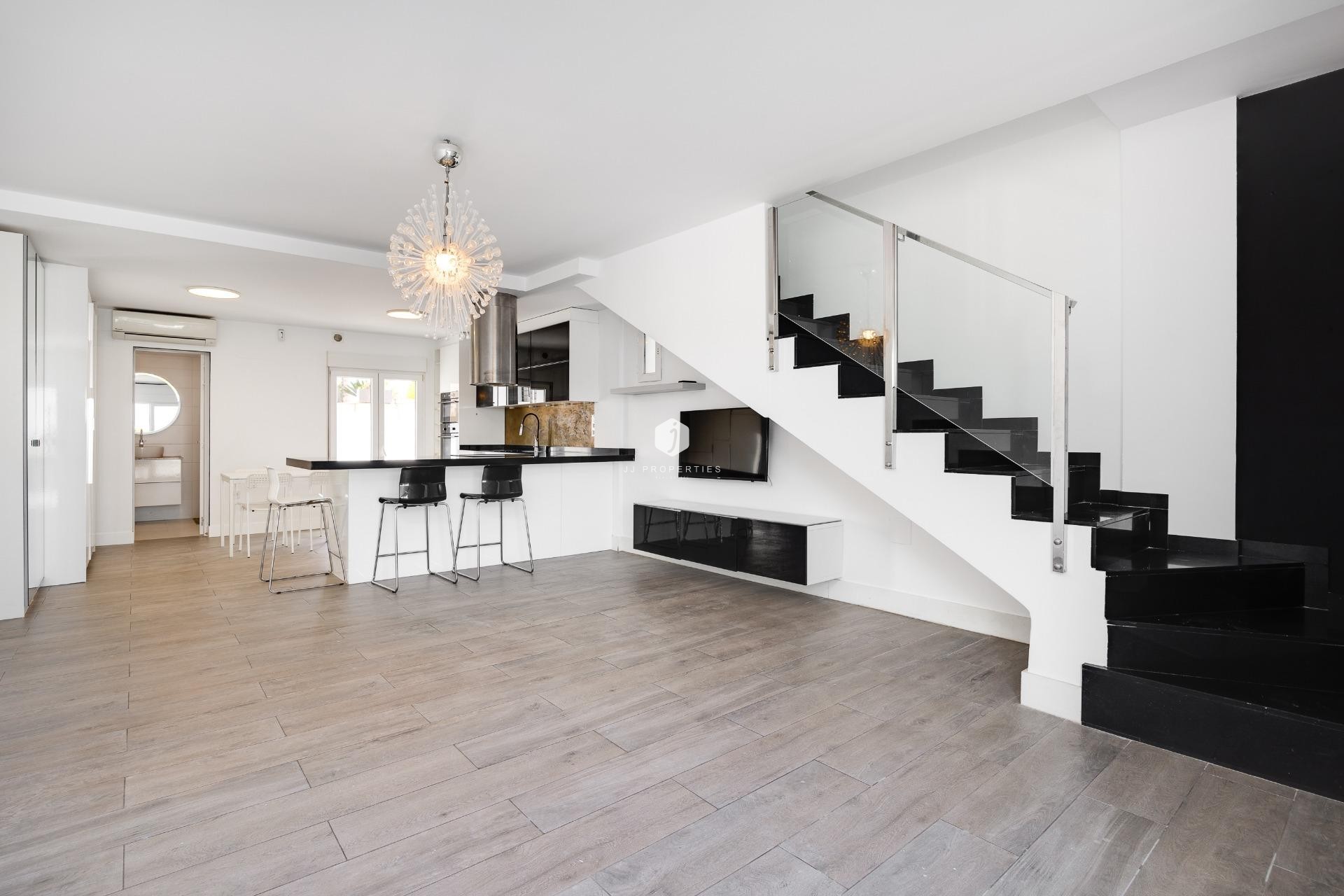 Z drugiej ręki - Villa -
Torrevieja - aguas nuevas