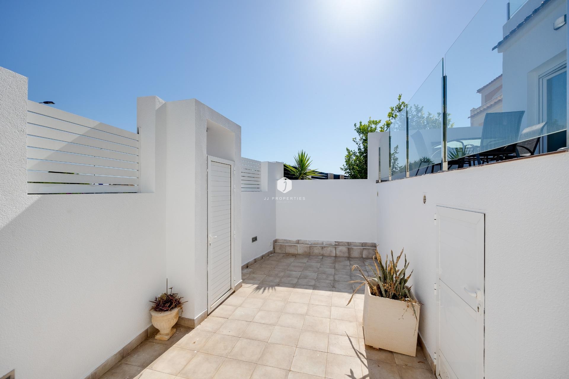 Z drugiej ręki - Villa -
Torrevieja - aguas nuevas