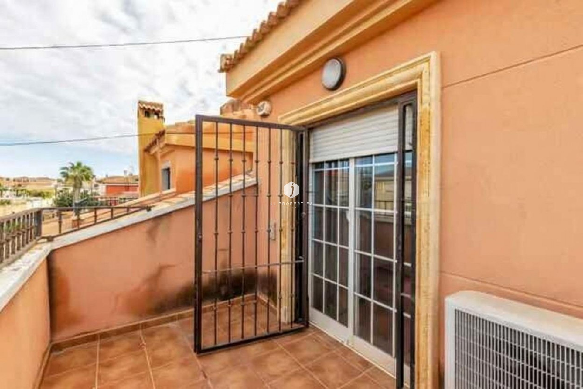 Z drugiej ręki - Villa -
Torrevieja - aguas nuevas