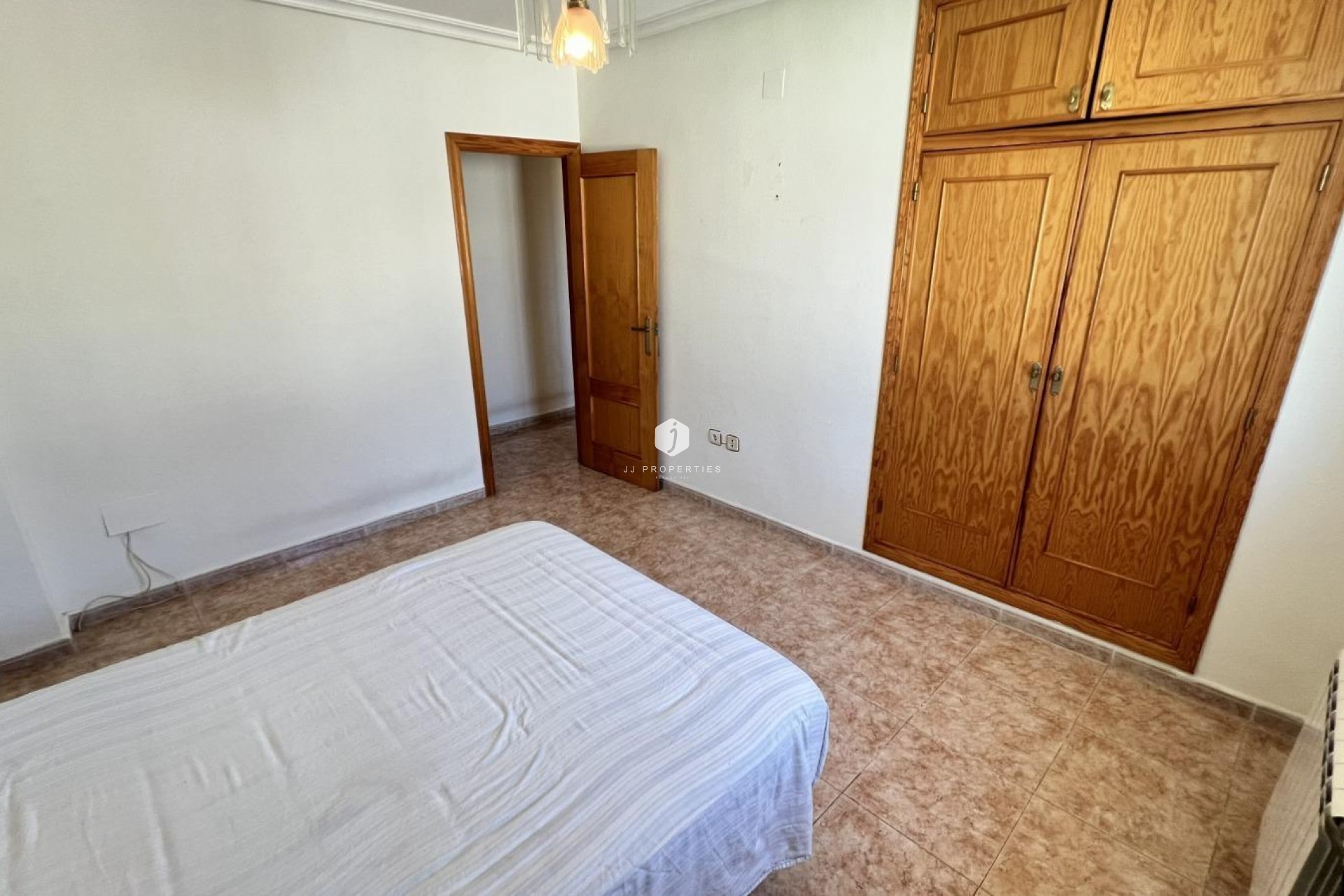 Z drugiej ręki - Villa -
Torrevieja - aguas nuevas