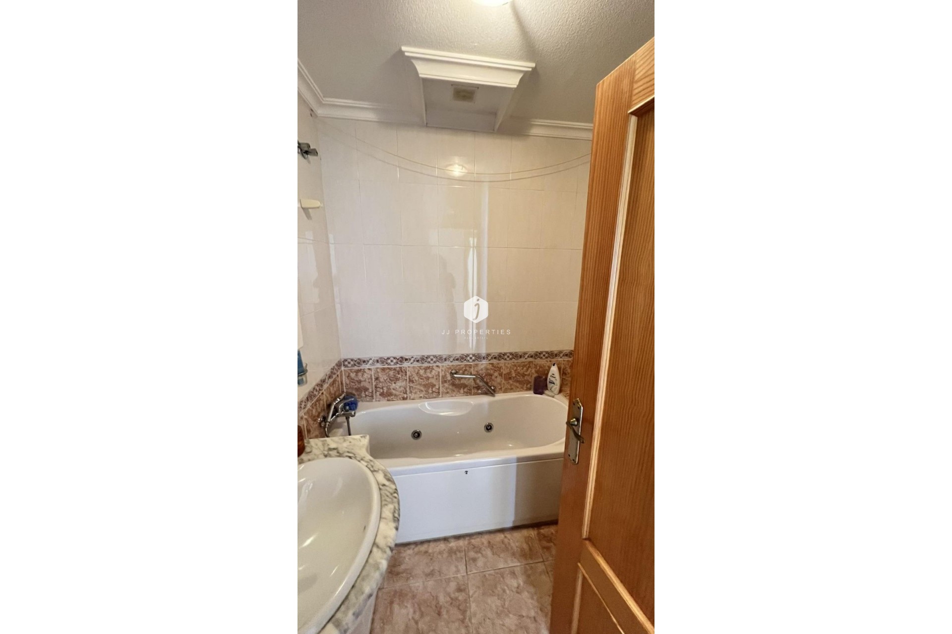 Z drugiej ręki - Villa -
Torrevieja - aguas nuevas