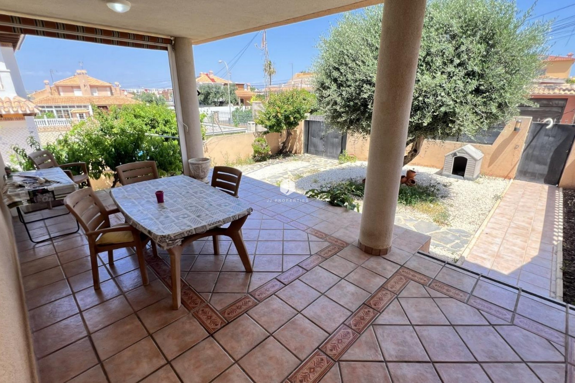 Z drugiej ręki - Villa -
Torrevieja - aguas nuevas