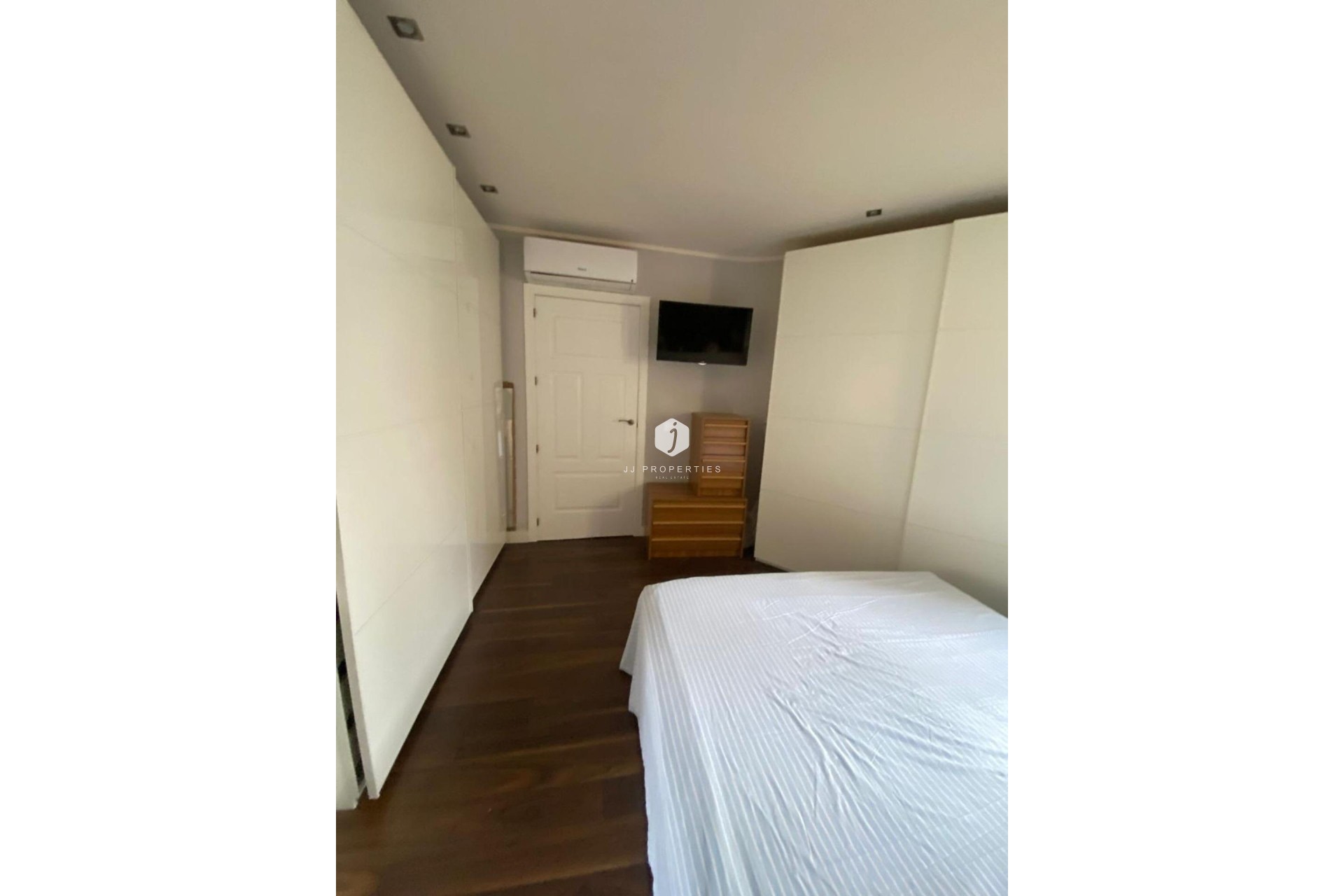 Z drugiej ręki - Villa -
Torrevieja - Centro - Muelle Pesquero