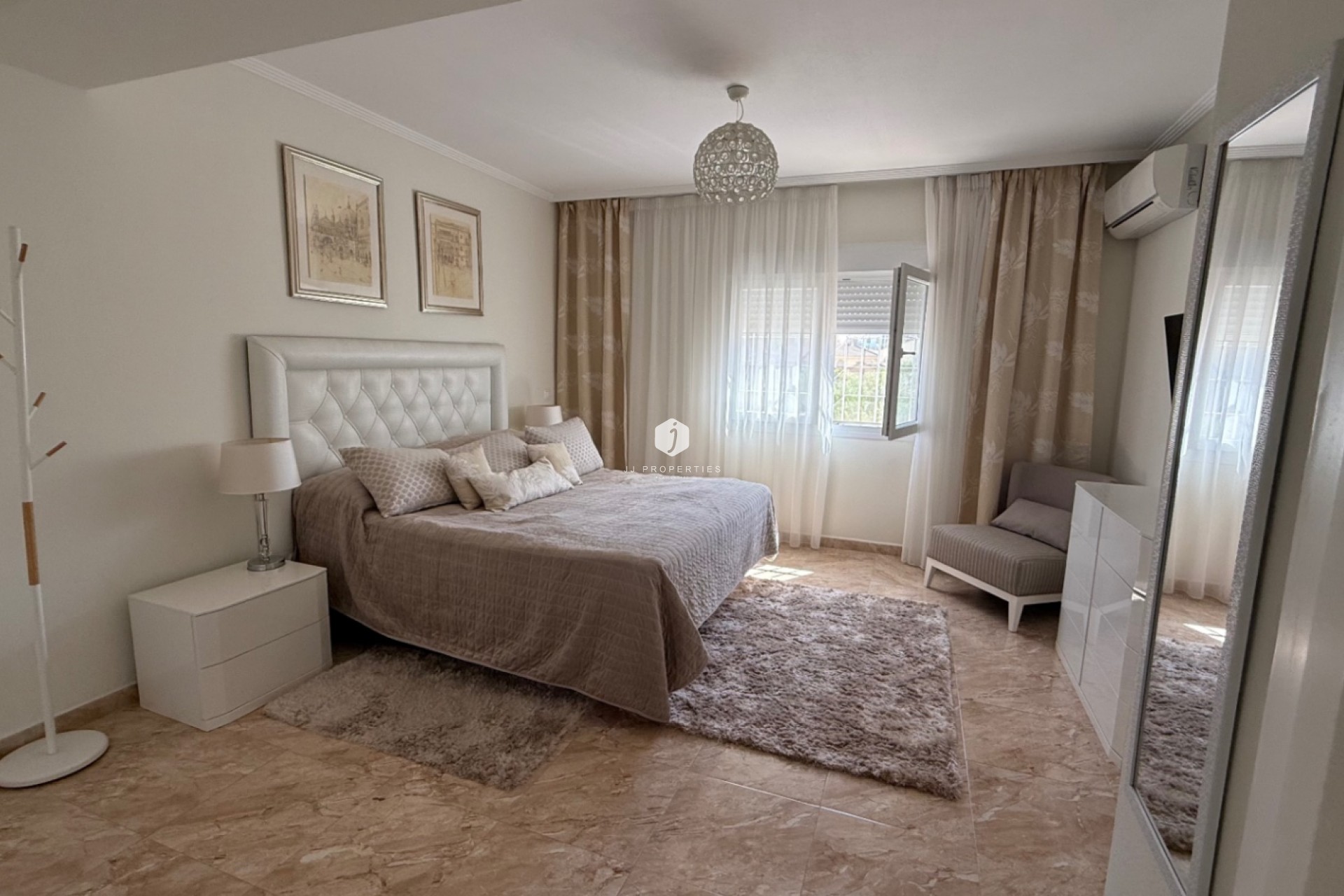 Z drugiej ręki - Villa -
Torrevieja - Costa Blanca