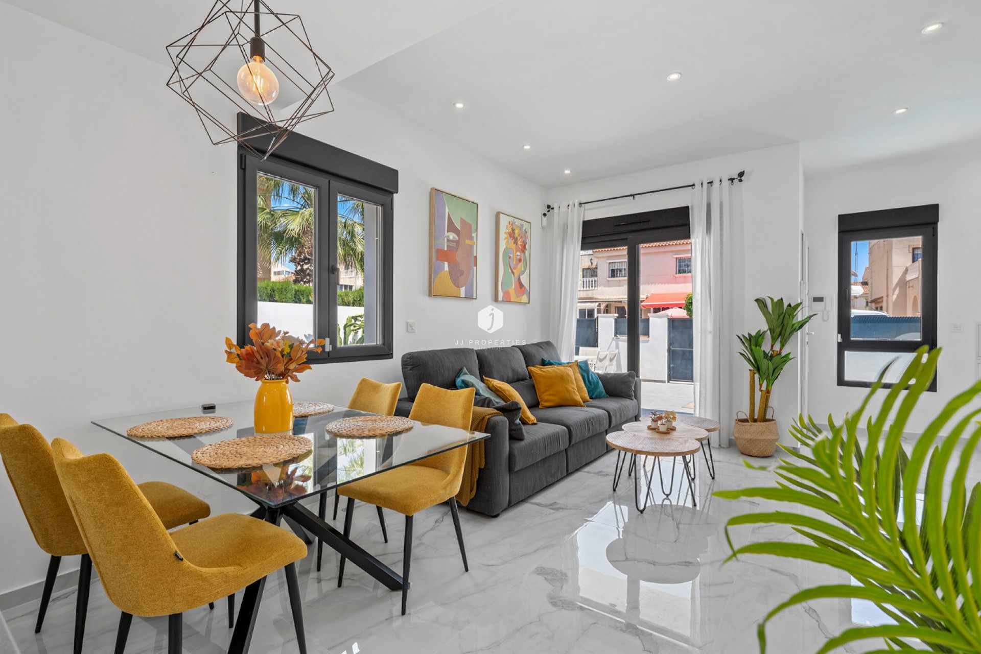Z drugiej ręki - Villa -
Torrevieja - Costa Blanca