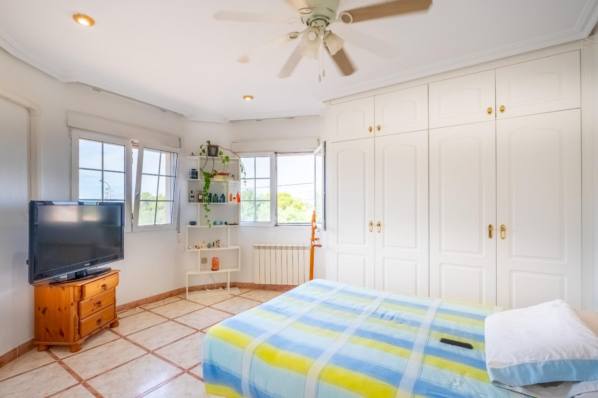 Z drugiej ręki - Villa -
Torrevieja - El chaparral