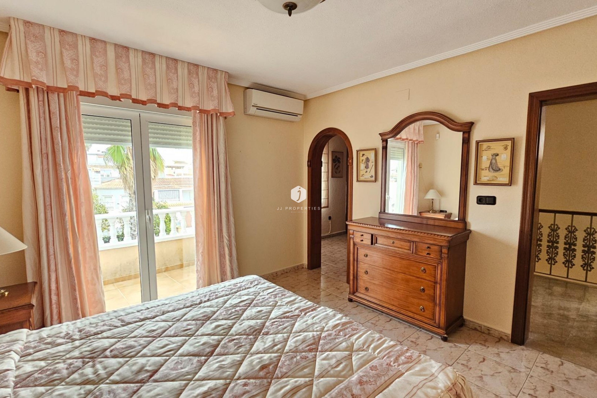 Z drugiej ręki - Villa -
Torrevieja - El chaparral