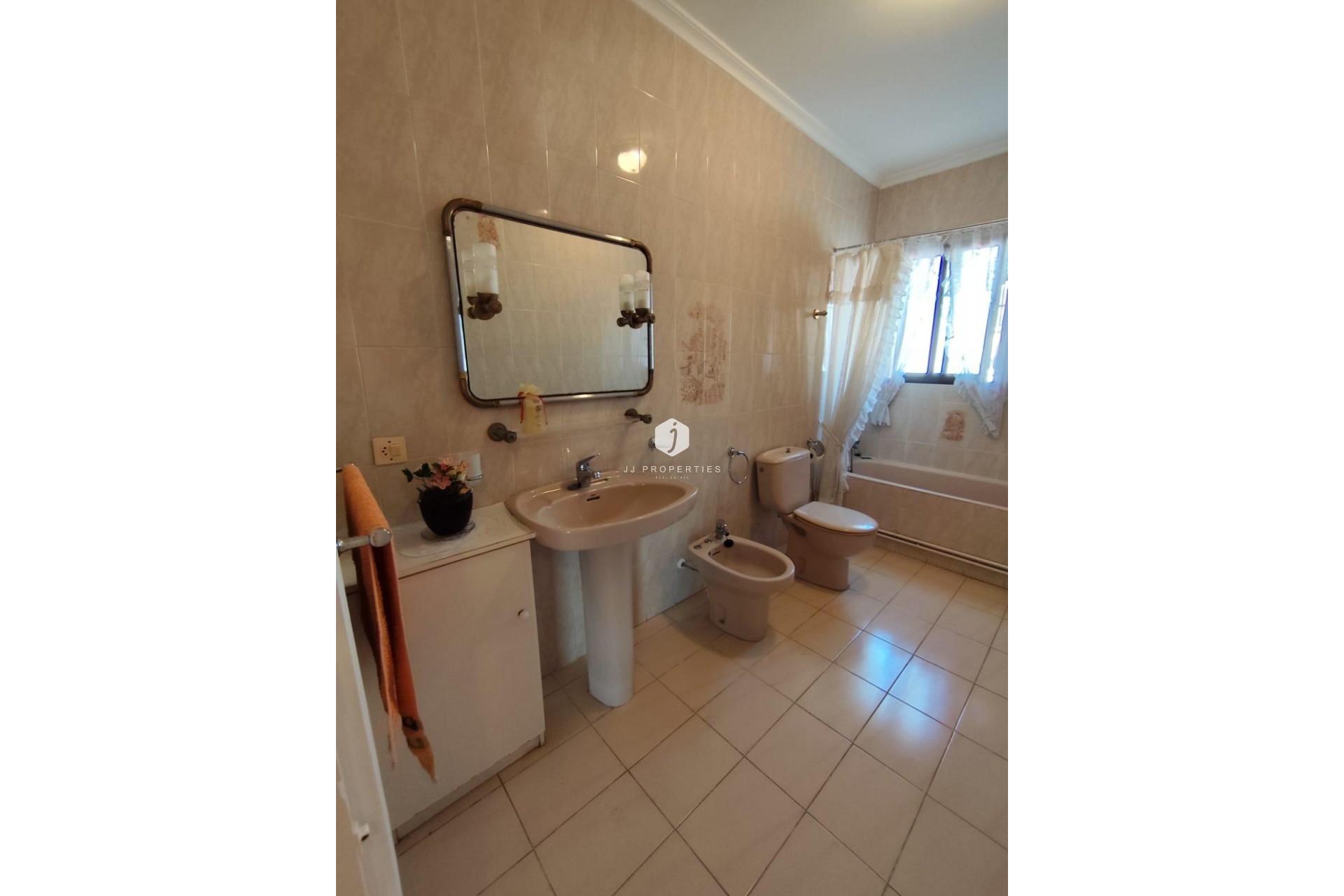 Z drugiej ręki - Villa -
Torrevieja - Estacion de autobuses