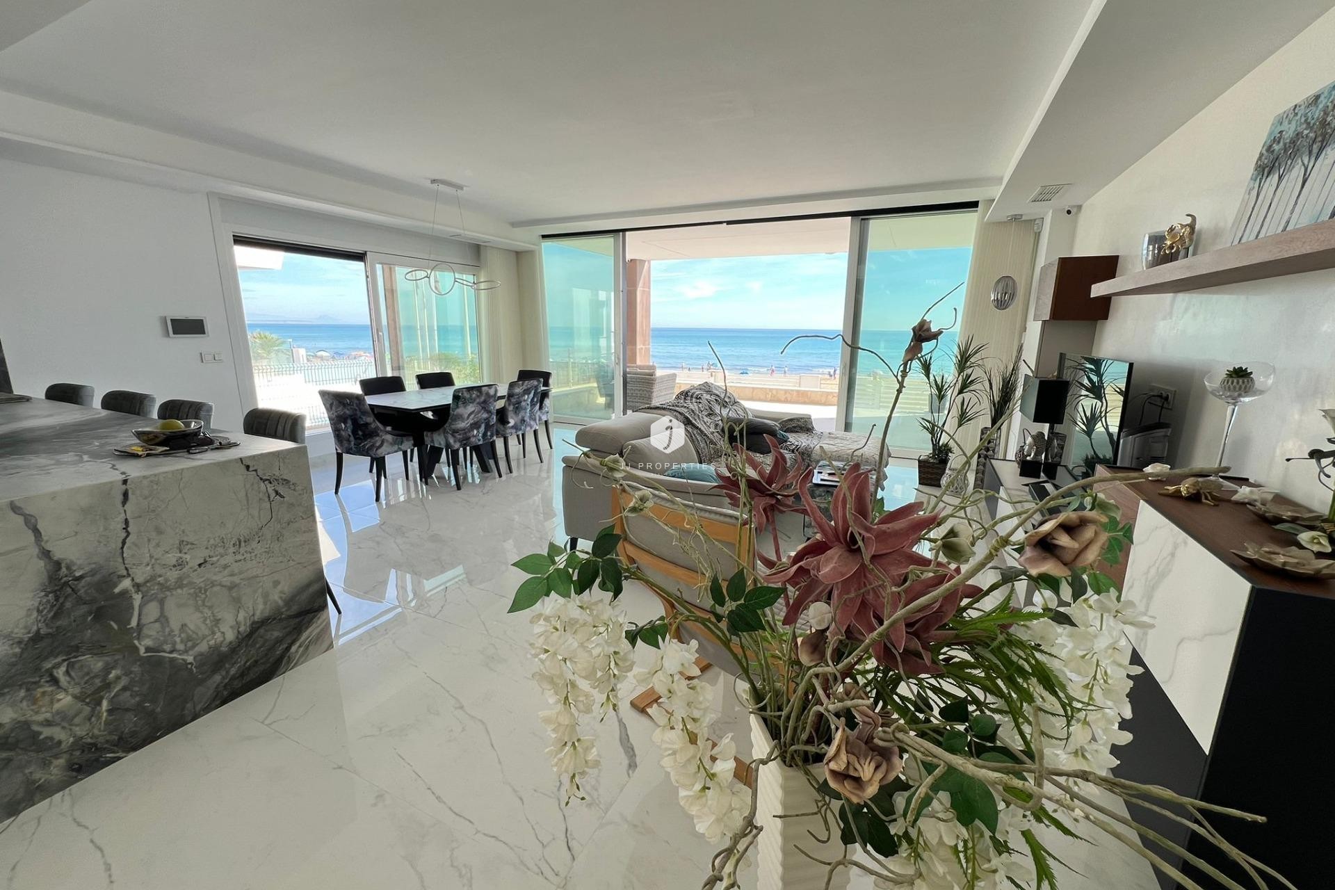 Z drugiej ręki - Villa -
Torrevieja - La Mata