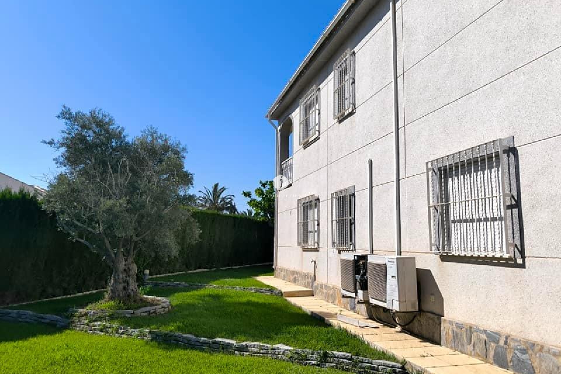 Z drugiej ręki - Villa -
Torrevieja - La siesta