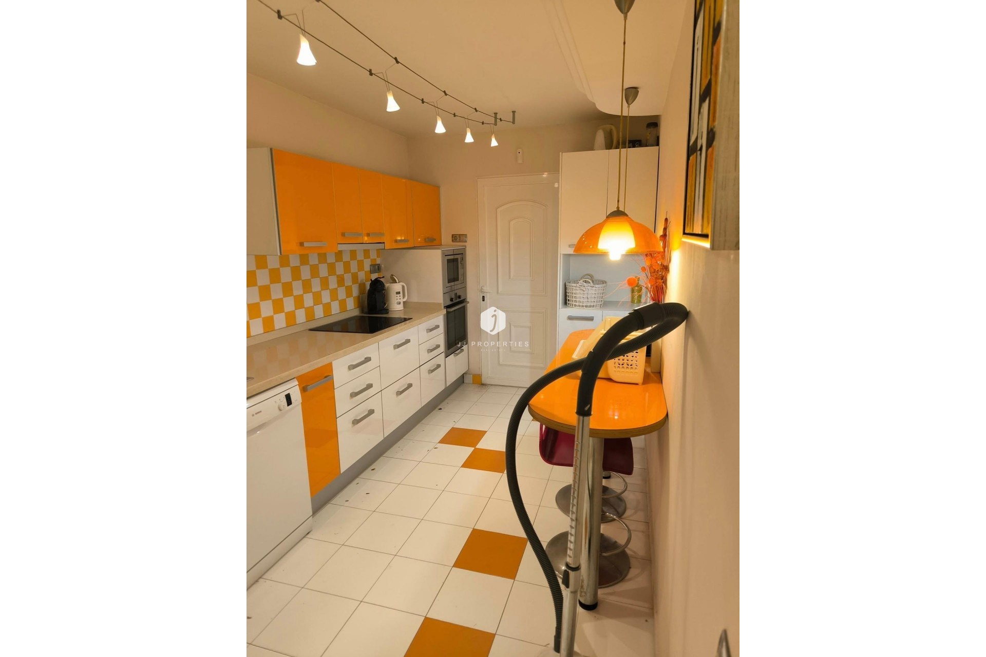 Z drugiej ręki - Villa -
Torrevieja - La siesta