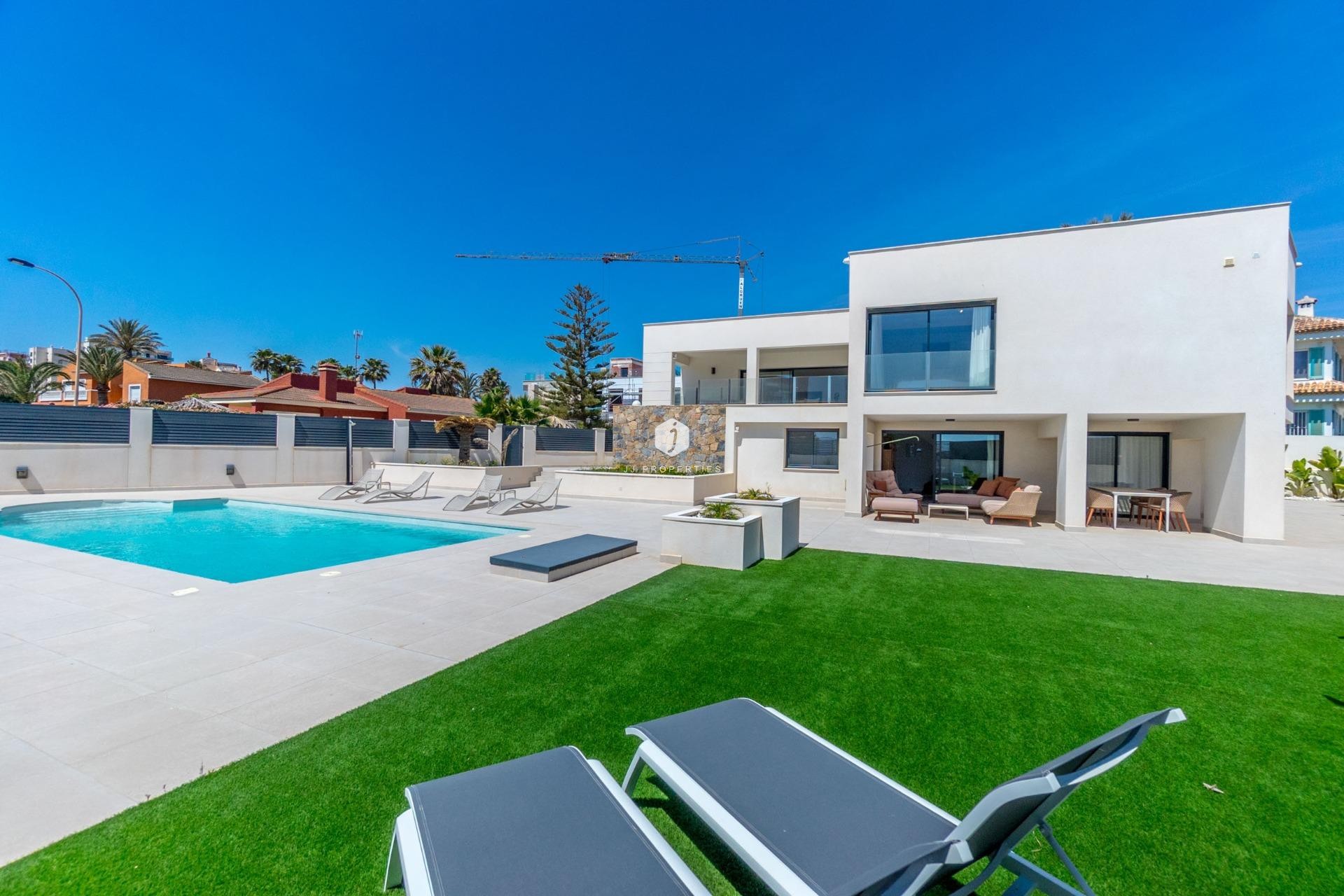 Z drugiej ręki - Villa -
Torrevieja - La veleta