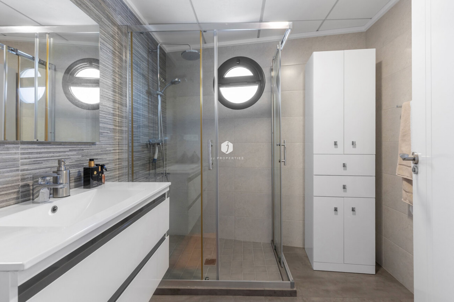 Z drugiej ręki - Villa -
Torrevieja - Rosaleda