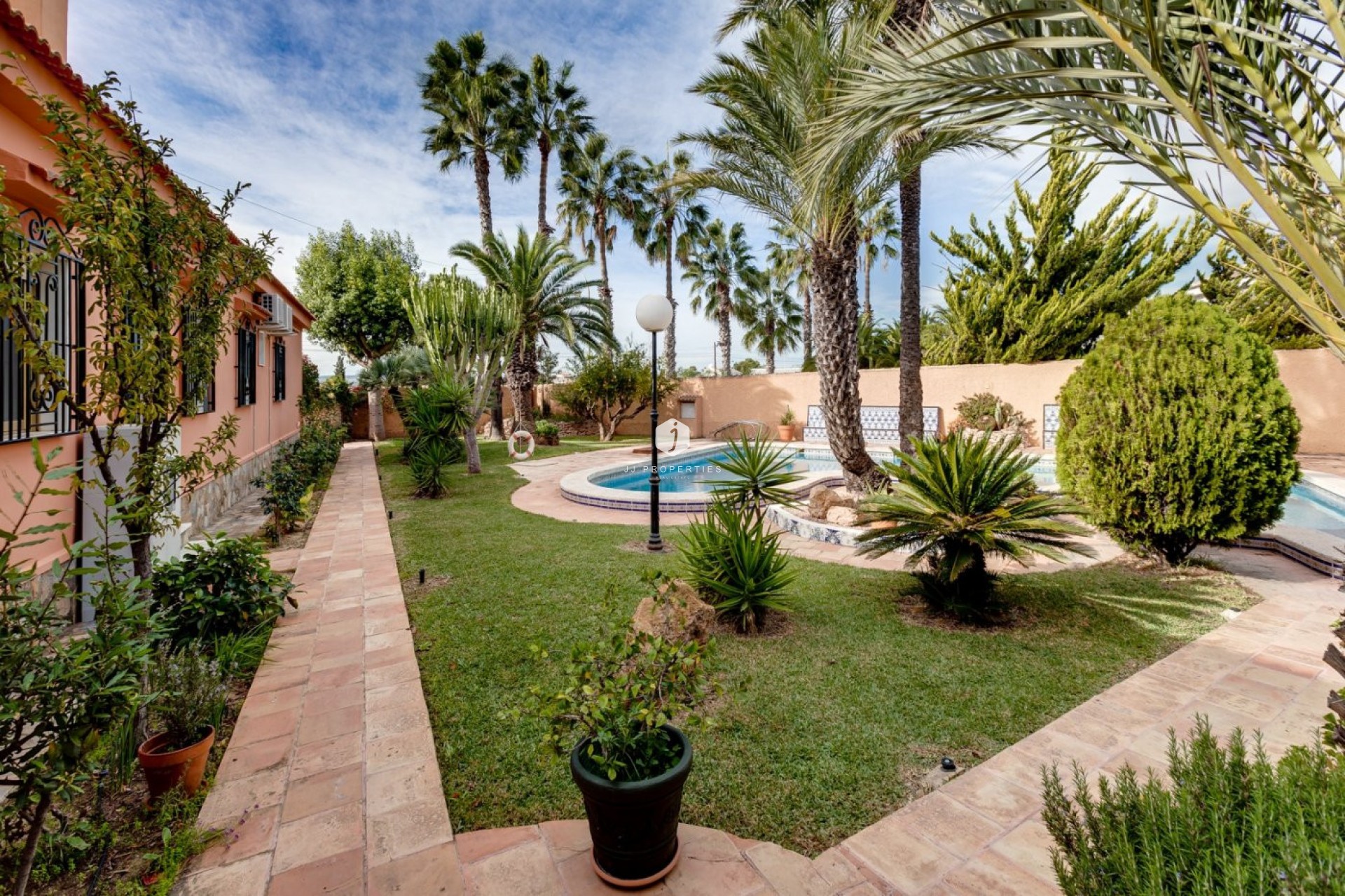 Z drugiej ręki - Villa -
Torrevieja - San luis