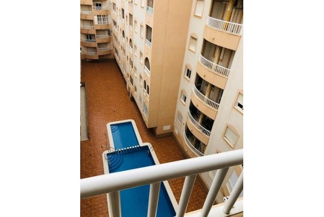 Resale - Apartment / flat -
Torrevieja - Centro