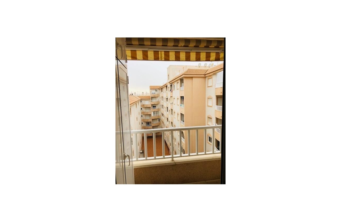 Resale - Apartment / flat -
Torrevieja - Centro