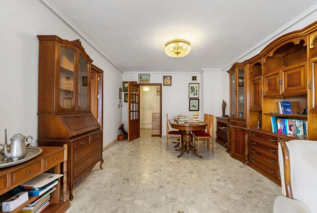 Resale - Apartment / flat -
Torrevieja - Centro