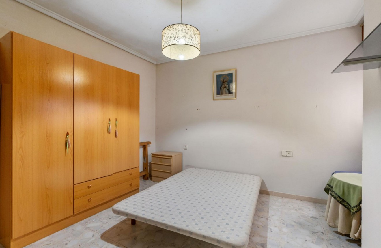 Resale - Apartment / flat -
Torrevieja - Centro