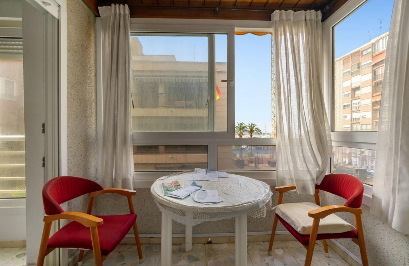 Aus zweiter Hand - Wohnung -
Torrevieja - Centro