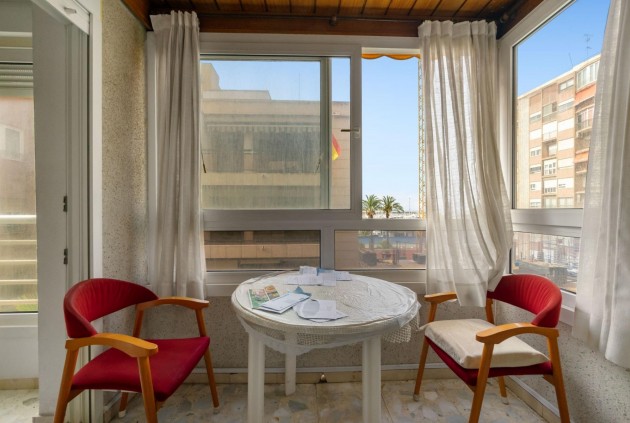 Resale - Apartment / flat -
Torrevieja - Centro