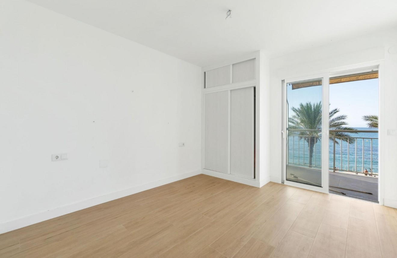 Resale - Apartment / flat -
Torrevieja - Playa del cura