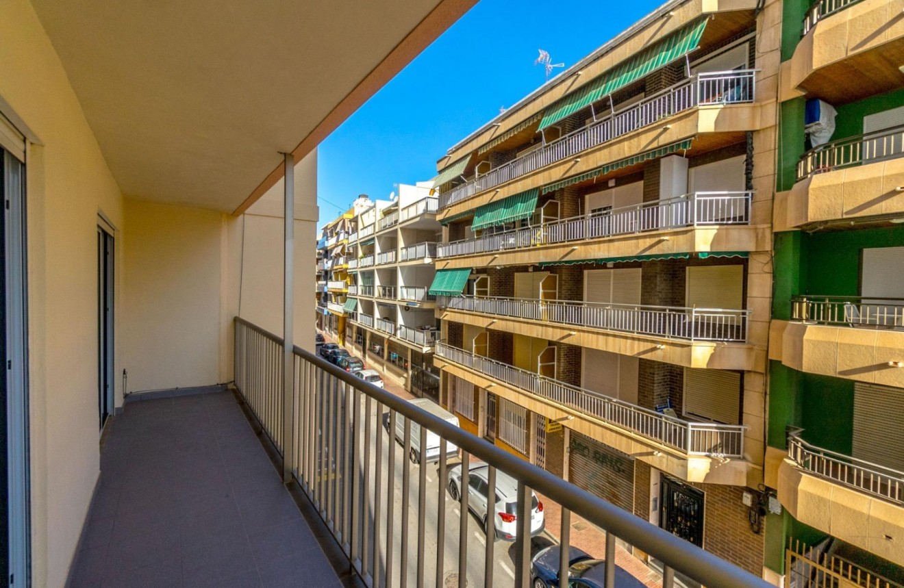 Tweedehands - Appartement / flat -
Torrevieja - Playa del cura