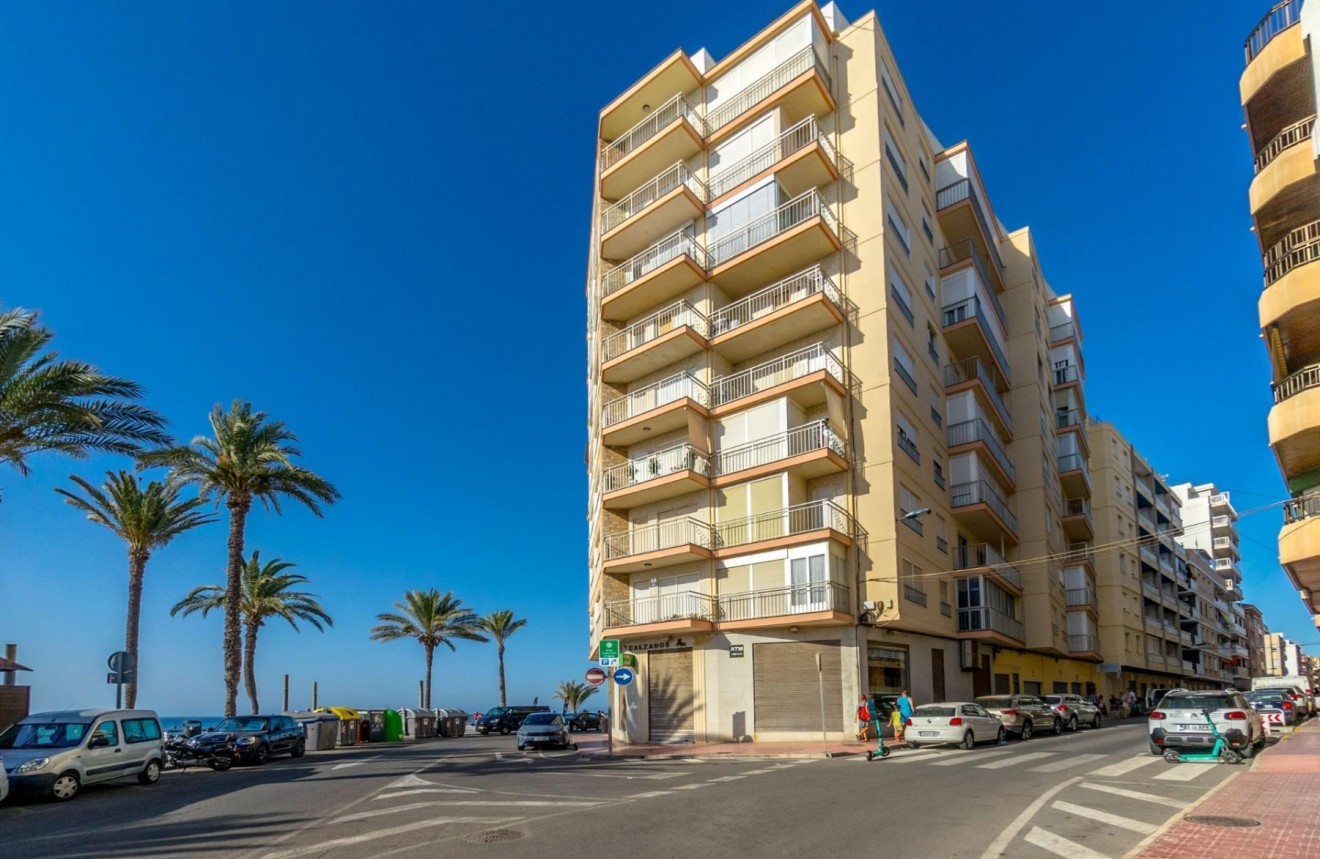 Z drugiej ręki - Mieszkanie w bloku -
Torrevieja - Playa del cura