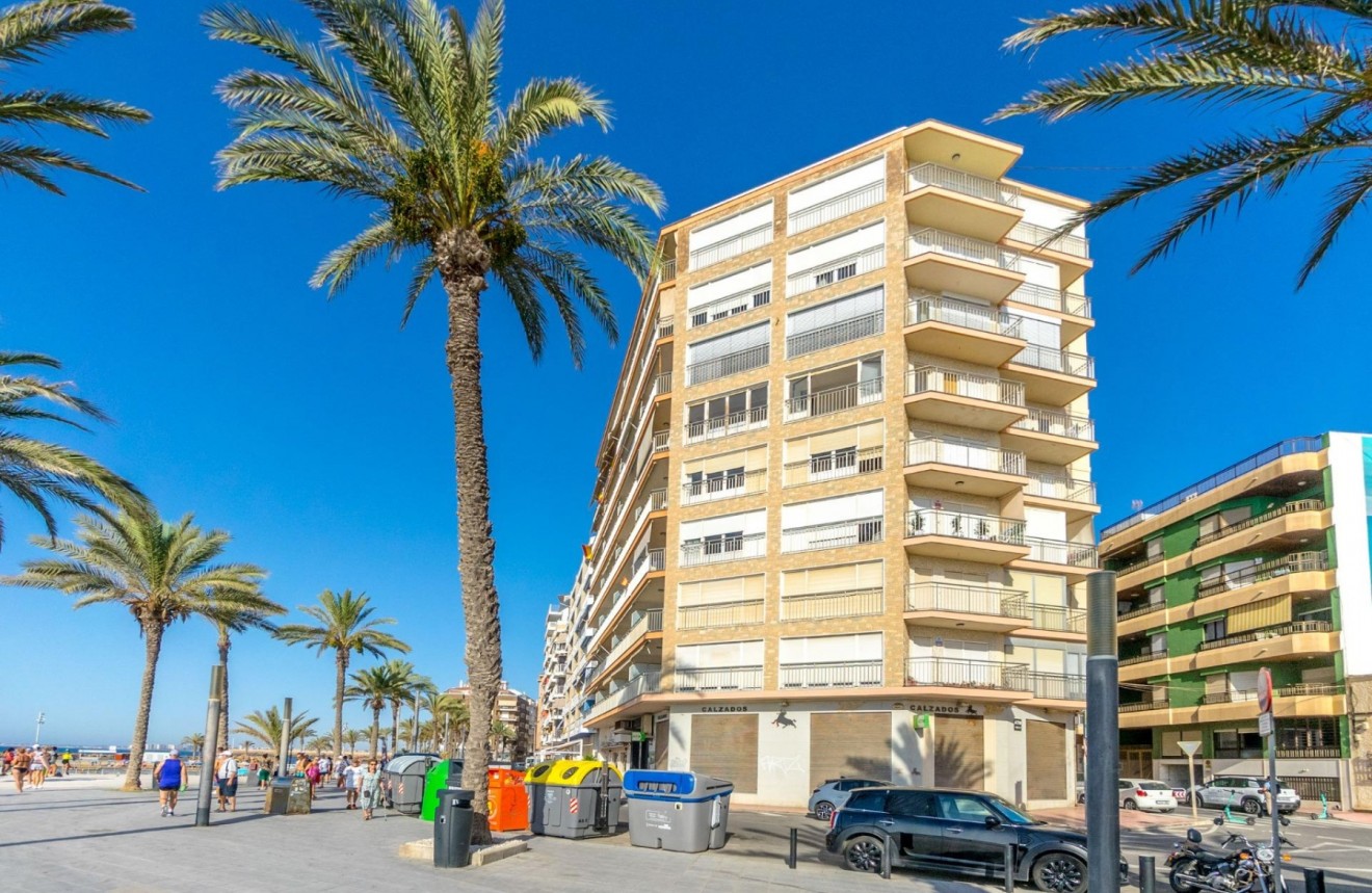 Tweedehands - Appartement / flat -
Torrevieja - Playa del cura