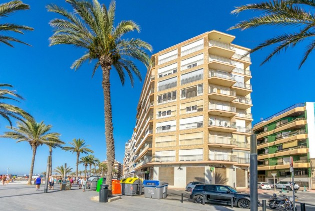 Z drugiej ręki - Mieszkanie w bloku -
Torrevieja - Playa del cura