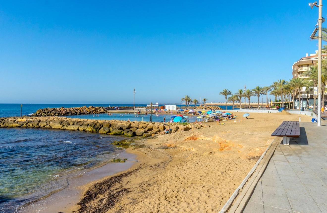 Z drugiej ręki - Mieszkanie w bloku -
Torrevieja - Playa del cura