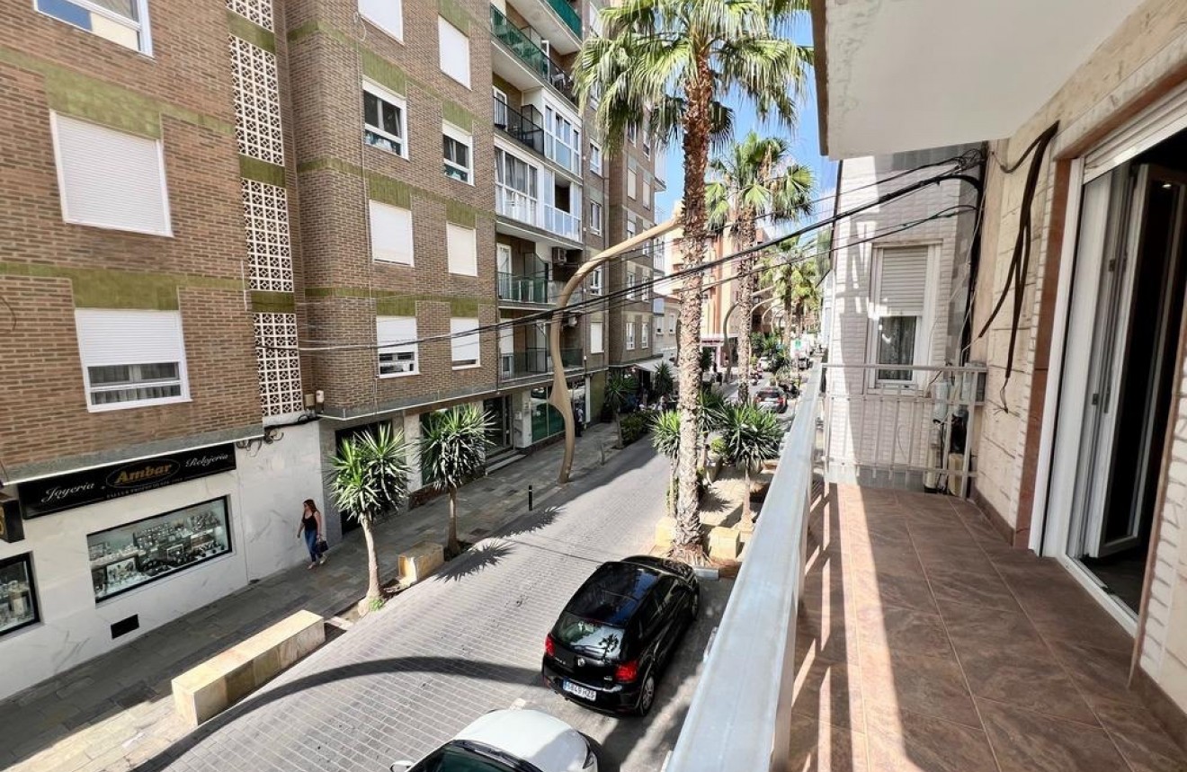 Resale - Apartment / flat -
Torrevieja - Centro