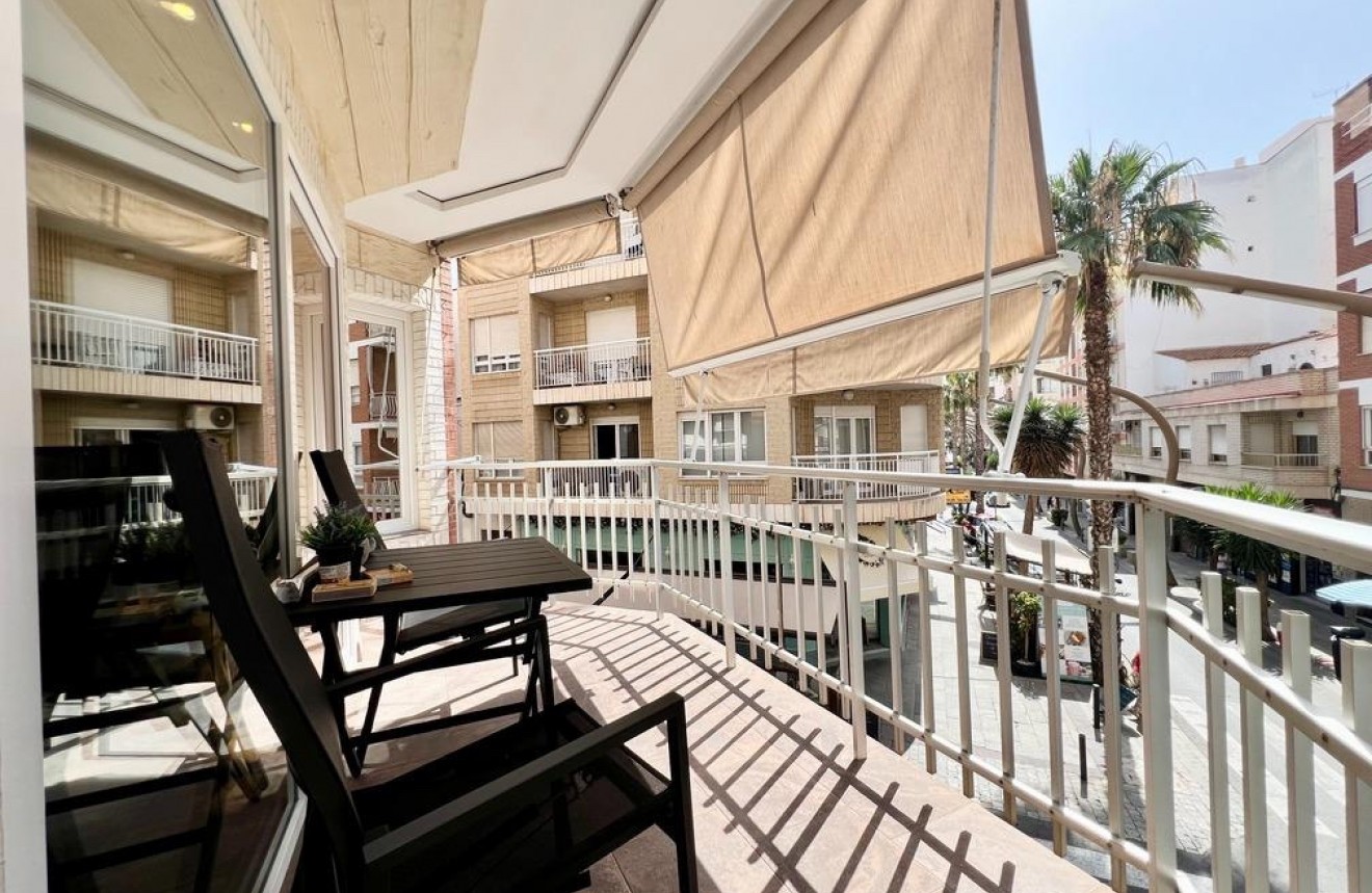 Tweedehands - Appartement / flat -
Torrevieja - Centro