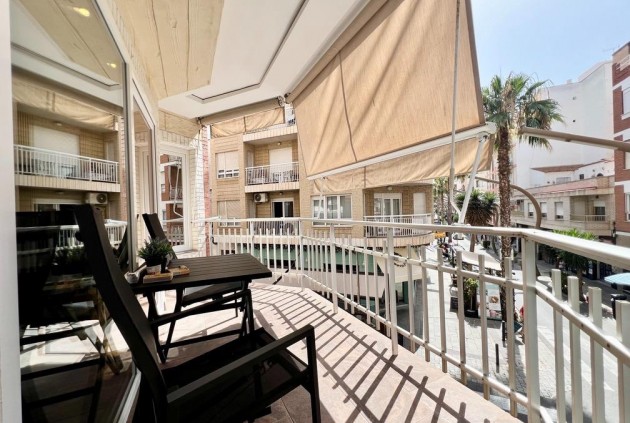 Resale - Apartment / flat -
Torrevieja - Centro