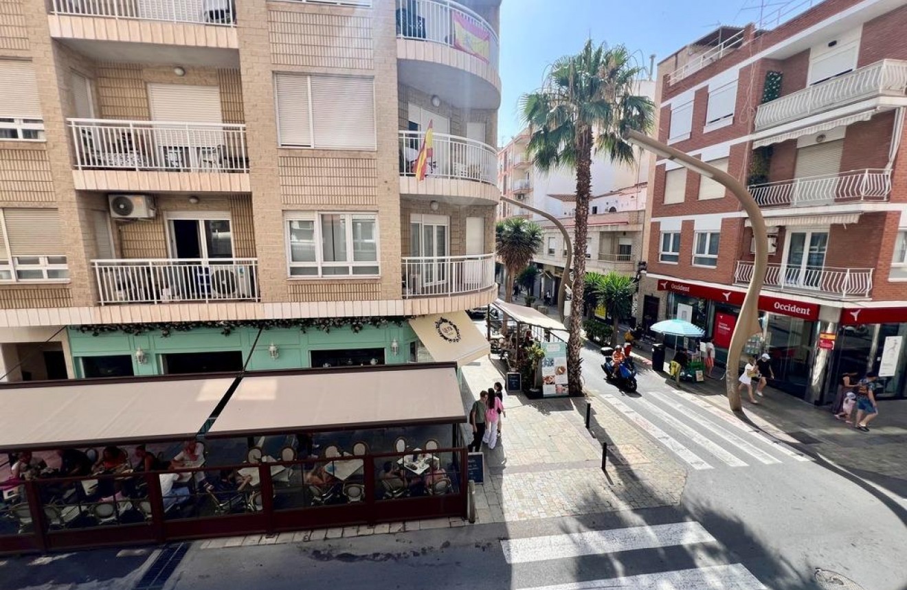 Z drugiej ręki - Mieszkanie w bloku -
Torrevieja - Centro