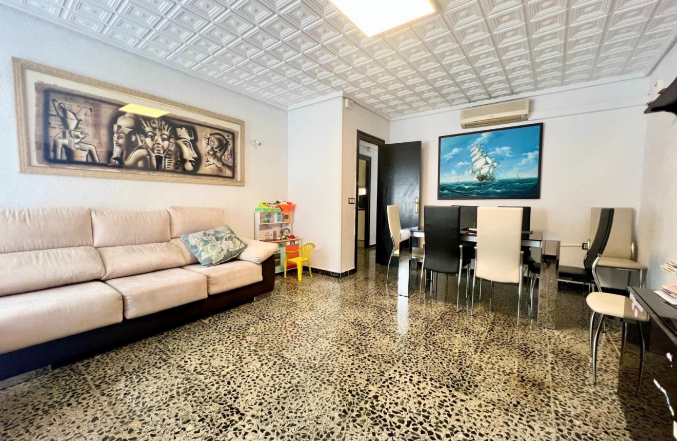 Aus zweiter Hand - Wohnung -
Torrevieja - Centro