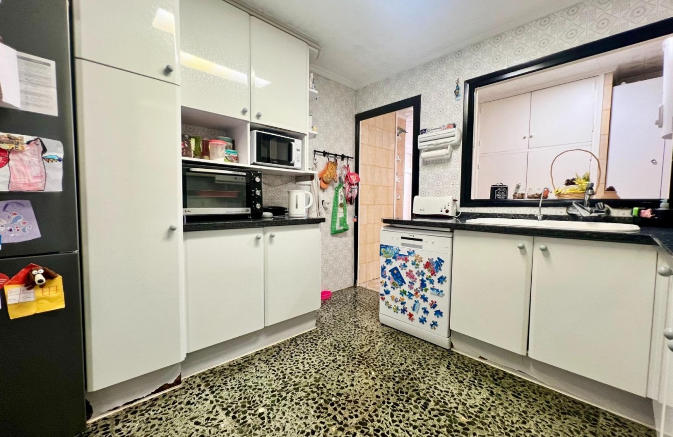 Resale - Apartment / flat -
Torrevieja - Centro