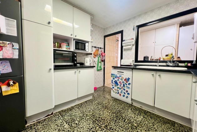 Resale - Apartment / flat -
Torrevieja - Centro