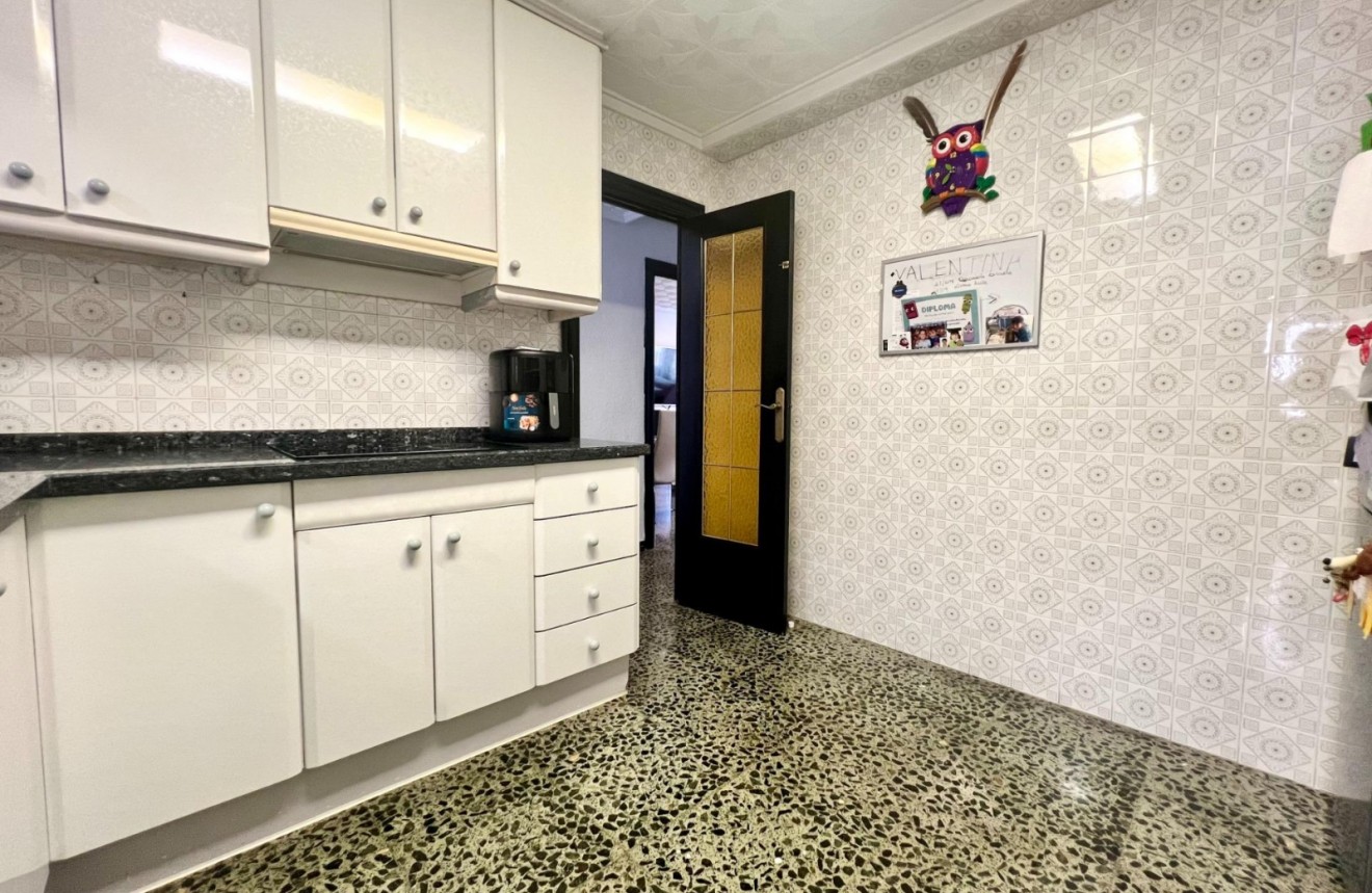 Segunda mano - Apartamento / piso -
Torrevieja - Centro