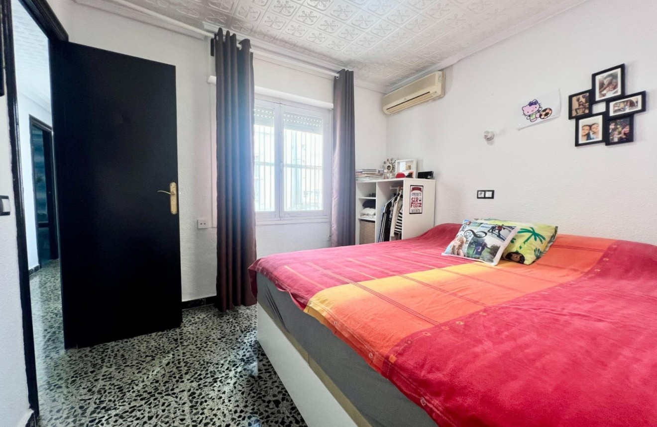 Aus zweiter Hand - Wohnung -
Torrevieja - Centro