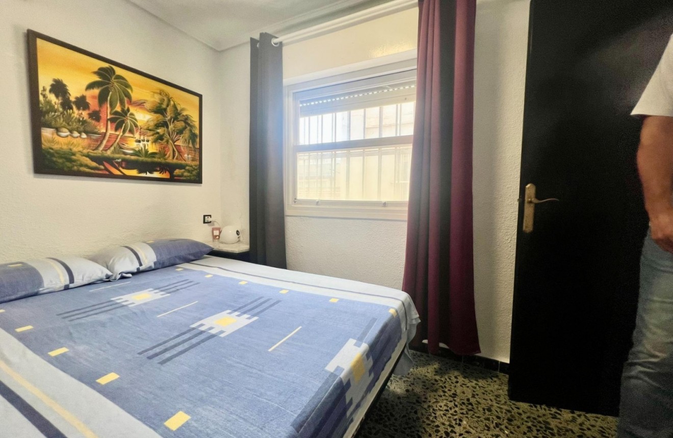 Resale - Apartment / flat -
Torrevieja - Centro