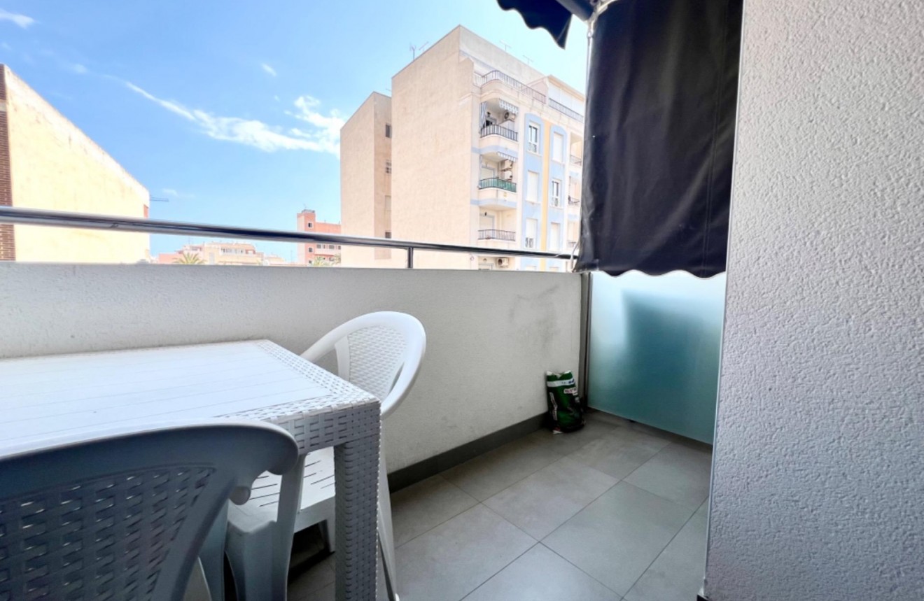 Resale - Apartment / flat -
Torrevieja - Centro