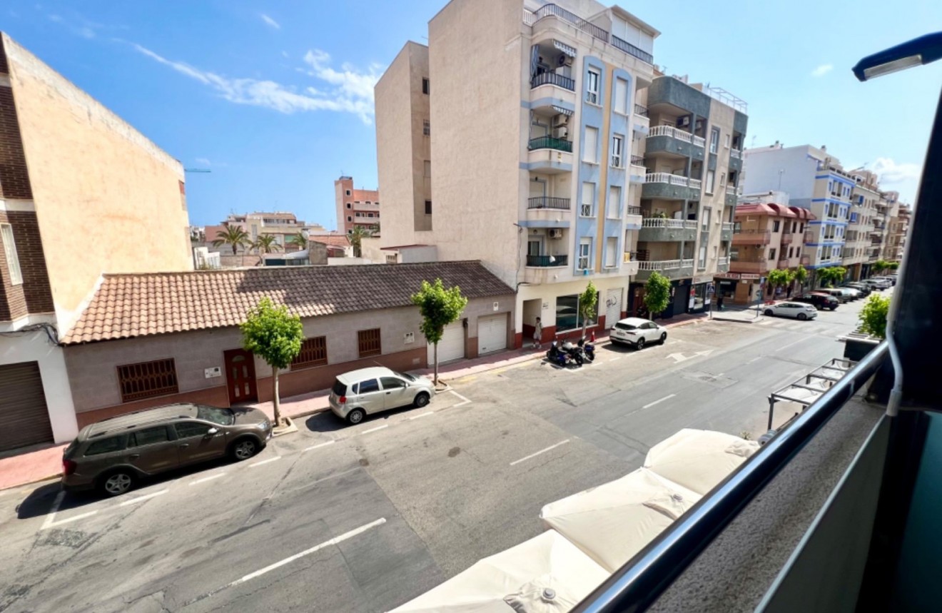 Segunda mano - Apartamento / piso -
Torrevieja - Centro